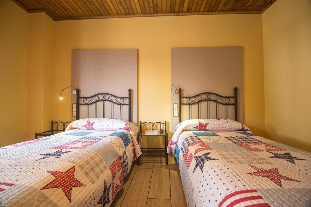 Casa Nunez Guest House Fonfria Ngoại thất bức ảnh